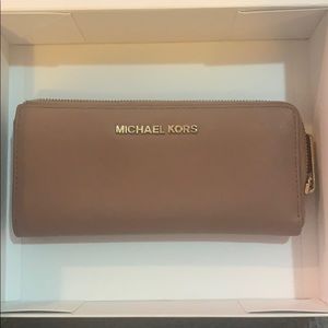 Michael Kors mauve wallet